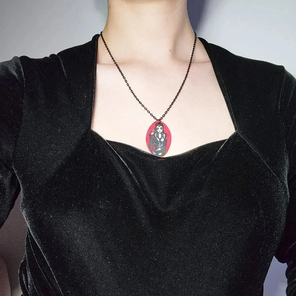Goth victorian vampire portrait necklace ✦ unique black chain & pendant necklace - Picture 4 of 10